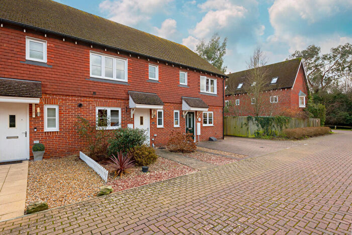 3 Bedroom Terraced House For Sale In Apsley Road, Horley, RH6