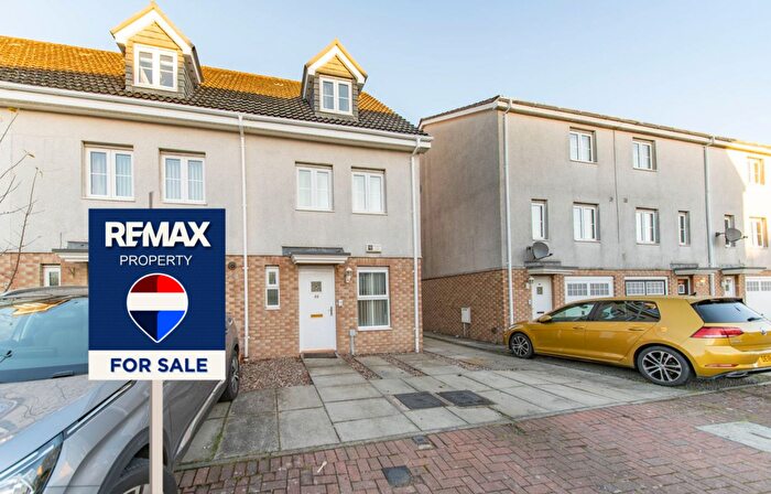 3 Bedroom Town House For Sale In Queens Crescent, Livingston, EH54