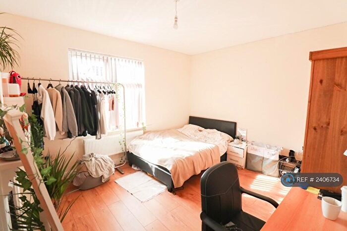 4 Bedroom Terraced House To Rent In Wordsworth Road, Leicester, LE2