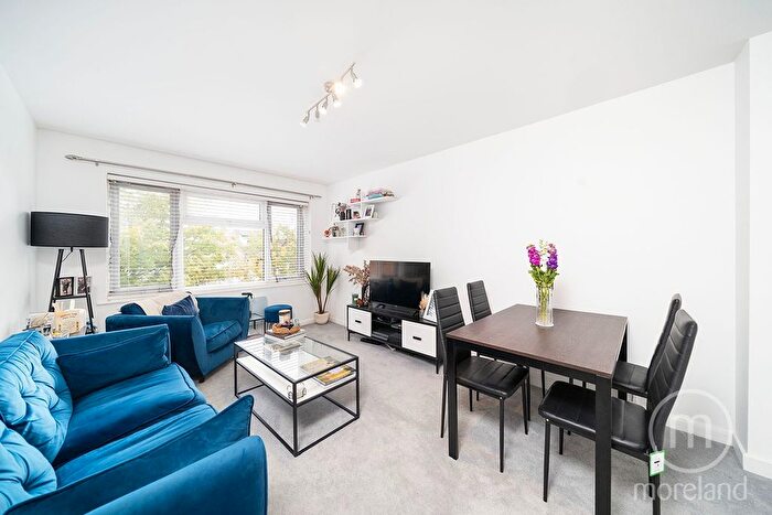 2 Bedroom Flat For Sale In Hendon Lodge, Sunningfields Road, Hendon, NW4