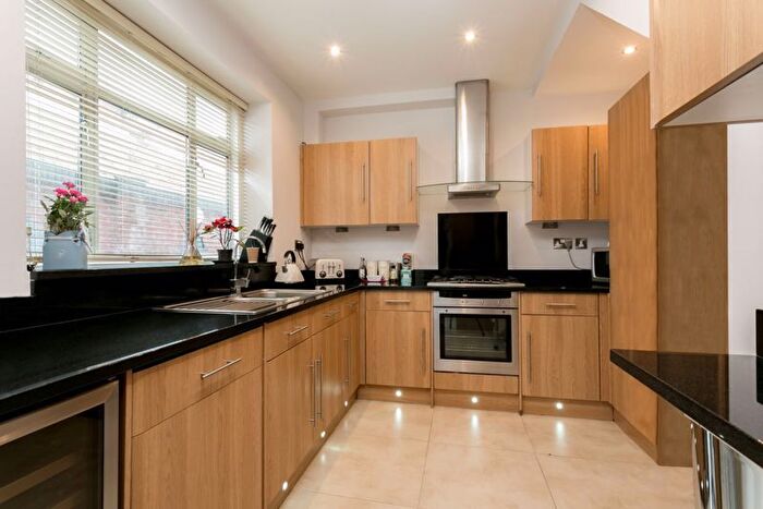 4 Bedroom Property To Rent In Bourne Avenue, London, N14