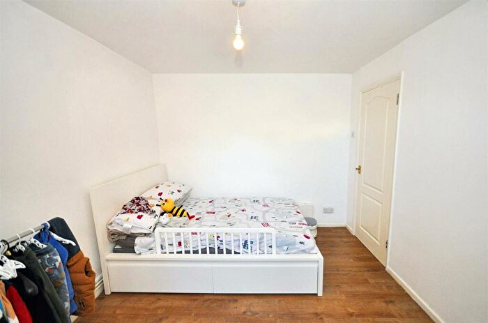 2 Bedroom Flat To Rent In Crown Way, Leamington Spa, CV32