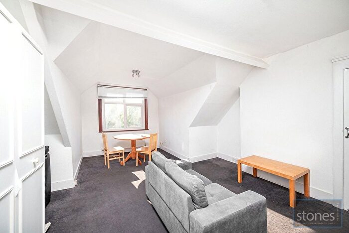 2 Bedroom Flat To Rent In High Road, London, N20