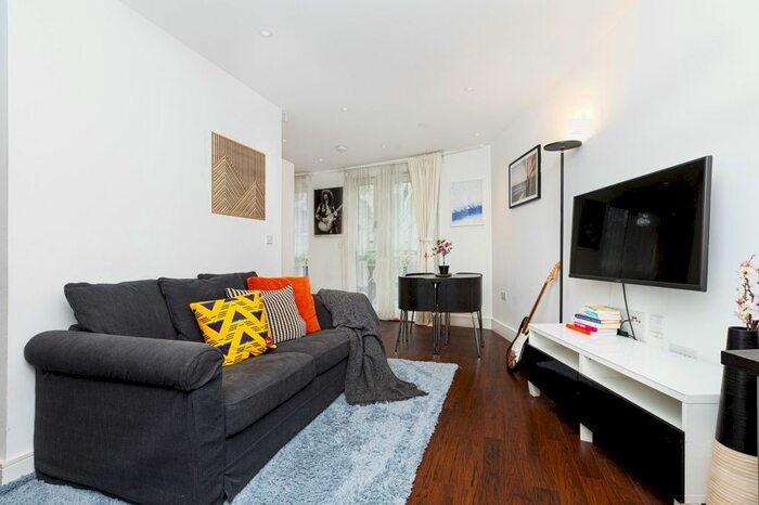 1 Bedroom Flat To Rent In Queensland Road, London, N7