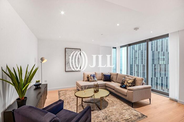 2 Bedroom Flat To Rent In Landmark Pinnacle, Marsh Wall, E14