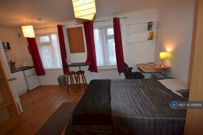 Studio To Rent In Burgess Road, Southampton, SO16