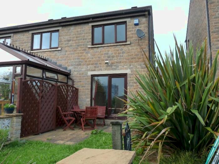 2 Bedroom End Of Terrace House To Rent In Cornwall Road, Bingley, BD16