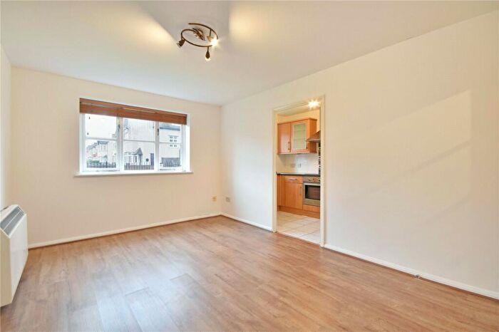 1 Bedroom Flat To Rent In Draycott Close, Cricklewood, NW2