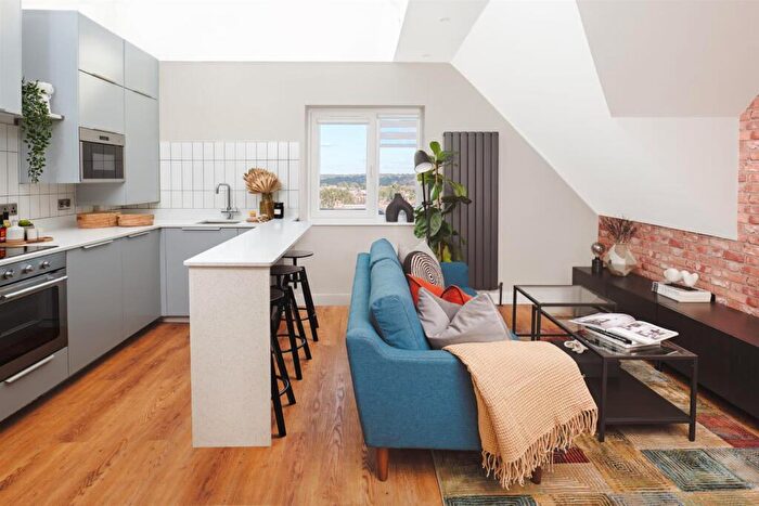 2 Bedroom Apartment To Rent In High Road, Woodford Green, IG8