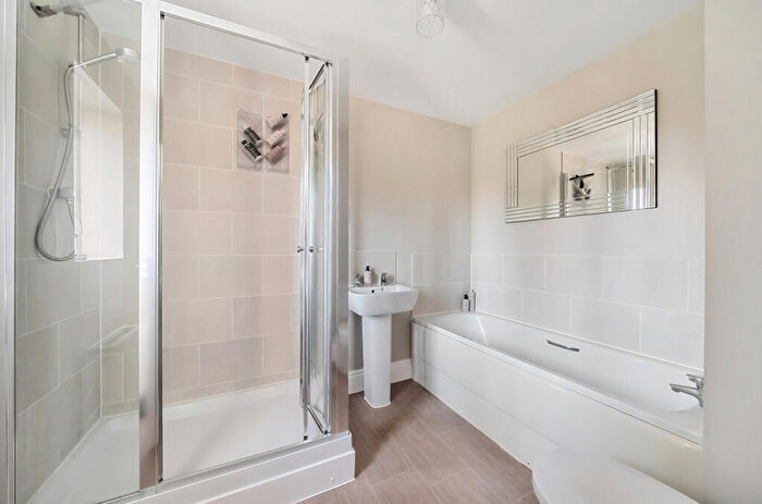 5 Bedroom Detached House For Sale In Maple Place, Four Marks, Alton, Hampshire, GU34