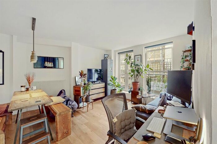 1 Bedroom Flat To Rent In Hayfield Passage, Stepney Green, E1