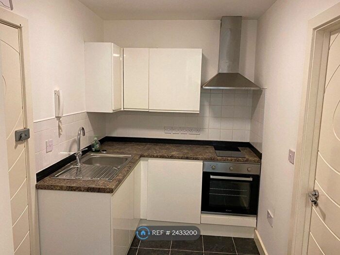 1 Bedroom Flat To Rent In Alexandra House, Southampton, SO14