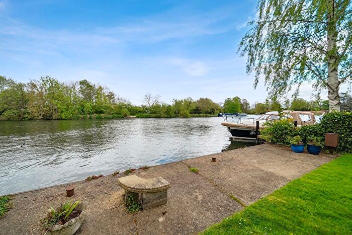 3 Bedroom Terraced House For Sale In The Willows, Windsor, SL4