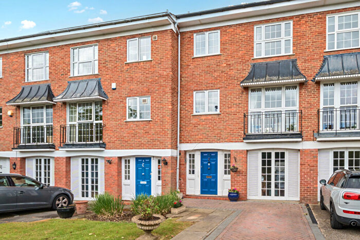 3 Bedroom Terraced House For Sale In Springpark Drive, Beckenham, BR3