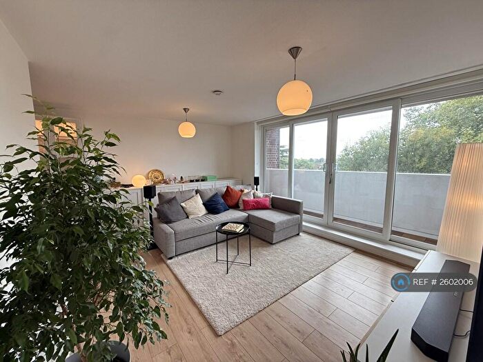 2 Bedroom Flat To Rent In Norman Court, London, N3