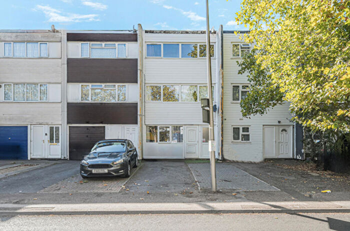5 Bedroom Terraced House For Sale In Farthing Grove, Netherfield, Milton Keynes, MK6