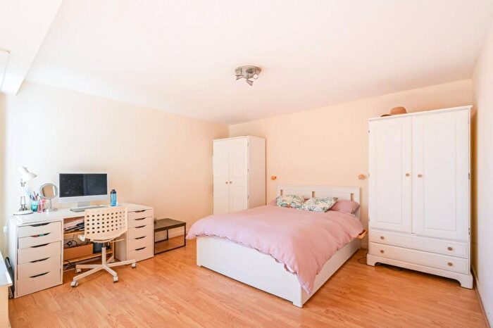 1 Bedroom Flat To Rent In Wapping High Street, Wapping, London, E1W