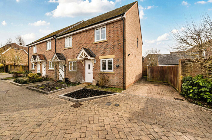 2 Bedroom End Of Terrace House For Sale In Pipit Green, Bracknell, Berkshire, RG12