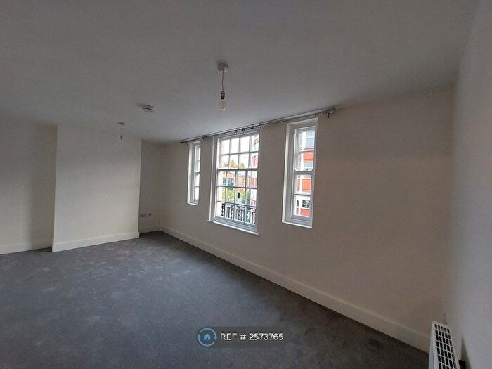 1 Bedroom Flat To Rent In Crendon Street, High Wycombe, HP13