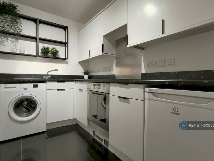 1 Bedroom Flat To Rent In Tullis Street, Glasgow, G40