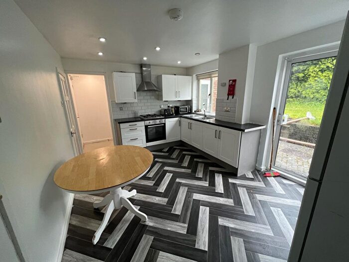 4 Bedroom Semi Detached House To Rent In Mappleborough Road, Solihull, B90