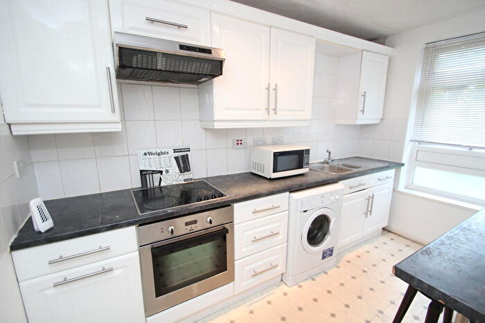 2 Bedroom Flat To Rent In Maresfield, Croydon, CR0