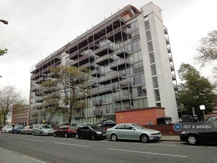 2 Bedroom Flat To Rent In Warwickgate House, Old Trafford, Manchester, M16