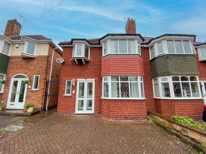 3 Bedroom Semi-Detached House To Rent In Farnol Road, Birmingham, B26