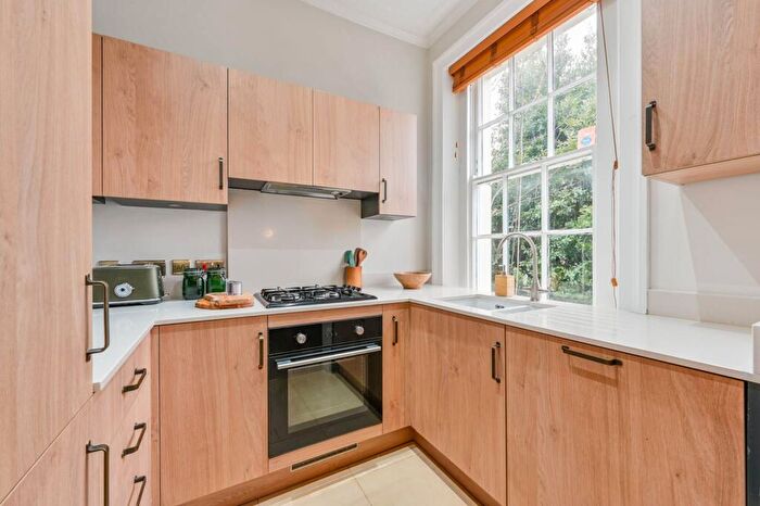 4 Bedroom Flat To Rent In Hill Road, St John's Wood, London, NW8