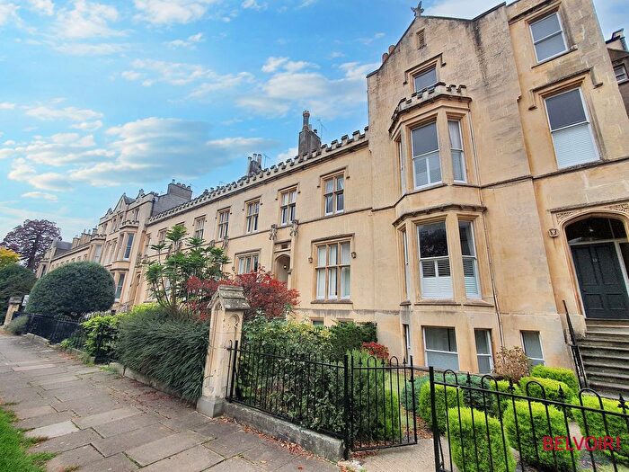 1 Bedroom Flat For Sale In Wellington Square, Cheltenham, GL50