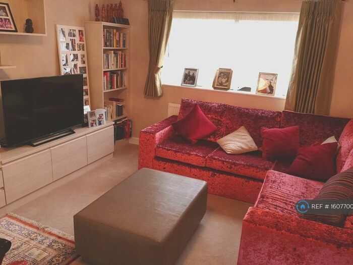 2 Bedroom Flat To Rent In Spencer Close, London, N3