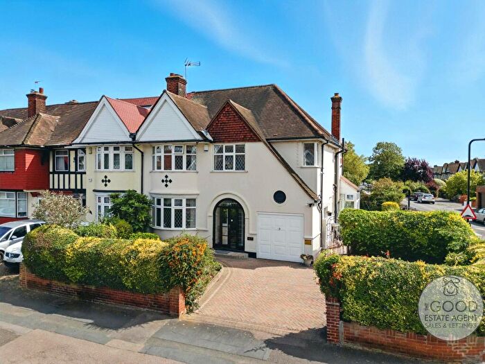 4 Bedroom End Of Terrace House For Sale In Old Church Road, Chingford, E4