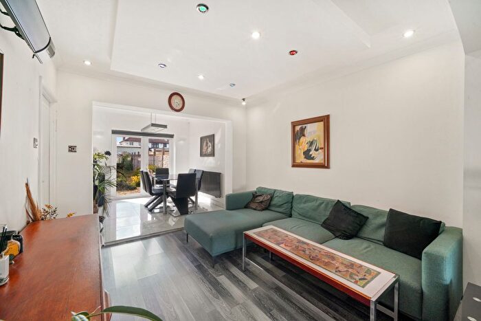 5 Bedroom Semi-Detached House For Sale In Dorchester Way, Kenton, HA3