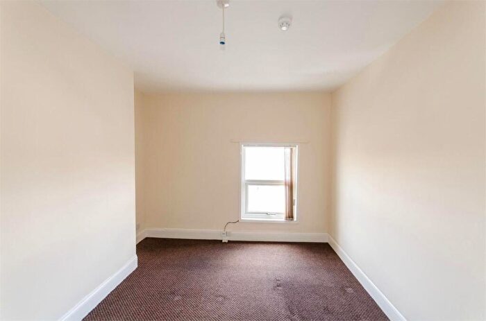 1 Bedroom Flat To Rent In Princes Avenue, Withernsea, HU19