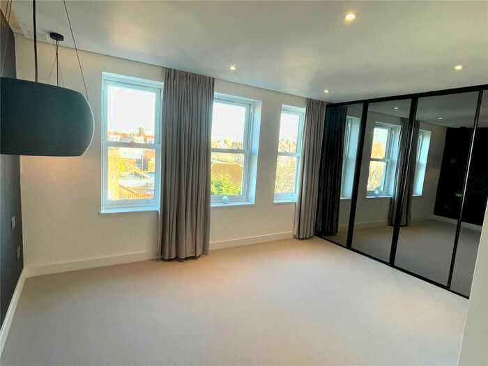 2 Bedroom Flat To Rent In Woodstock Road, London, NW11