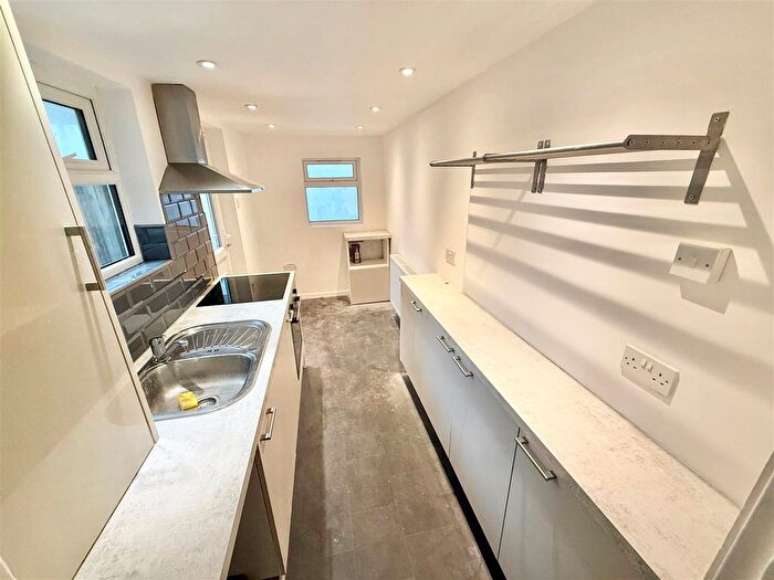 2 Bedroom Terraced House To Rent In William Street, Luton, LU2