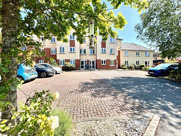 2 Bedroom Flat For Sale In Penn Court, Calne, SN11