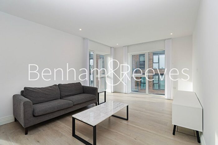 2 Bedroom Flat To Rent In Filmworks Walk, Ealing, W5