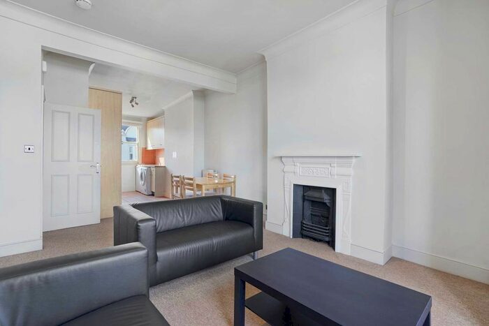 3 Bedroom Flat To Rent In Hetley Road, Shepherds Bush, W12