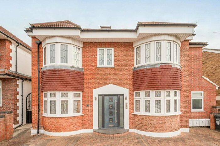 3 Bedroom Flat To Rent In Ivy Road, Southgate, N14