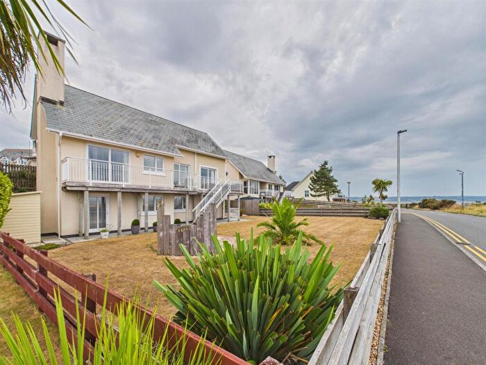 4 Bedroom Detached House For Sale In Pentre Nicklaus Village, Llanelli, SA15