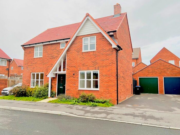 4 Bedroom Detached House To Rent In Claypipe Close, Salisbury, SP4