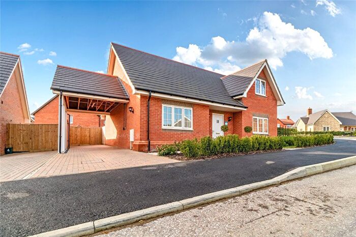 3 Bedroom Bungalow For Sale In Hackney Way, Mortimer, Reading, RG7