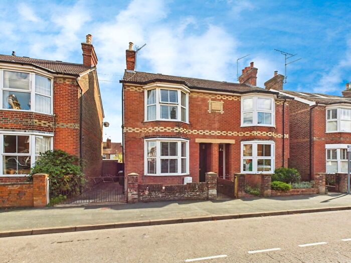3 Bedroom Semi-Detached House For Sale In Clarence Road, Horsham, RH13