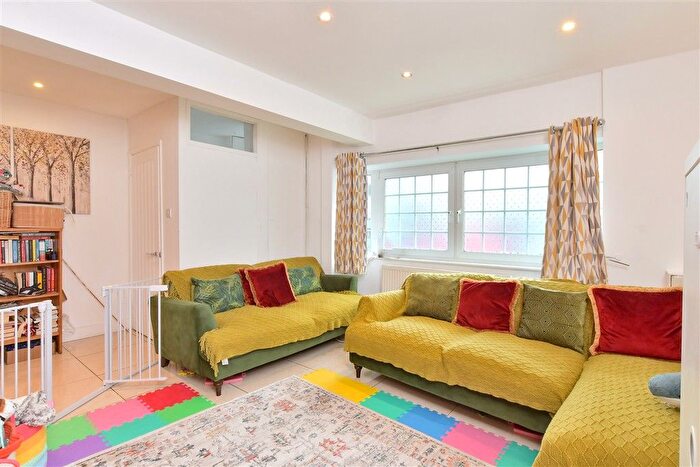 3 Bedroom Terraced House For Sale In Southover Street, Brighton, East Sussex, BN2