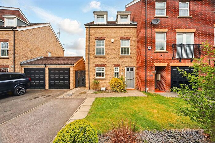 3 Bedroom Semi-Detached House For Sale In Barleyfields Close, Ackworth, WF7