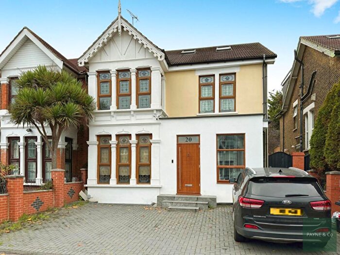 6 Bedroom Semi-Detached House For Sale In Redcliffe Gardens, Ilford, IG1