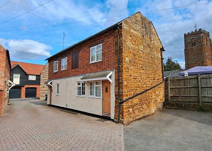 2 Bedroom Apartment For Sale In Moat Yard, Moat Lane, Towcester, NN12