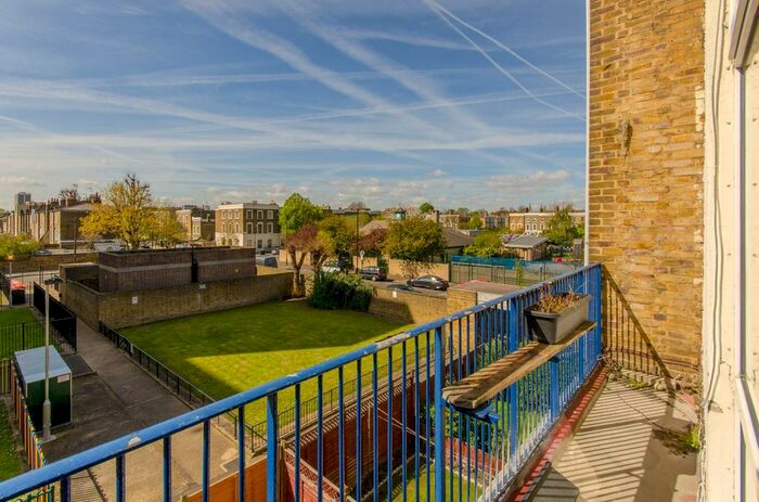 3 Bedroom Flat To Rent In Tottenham Road, Islington, London, N1