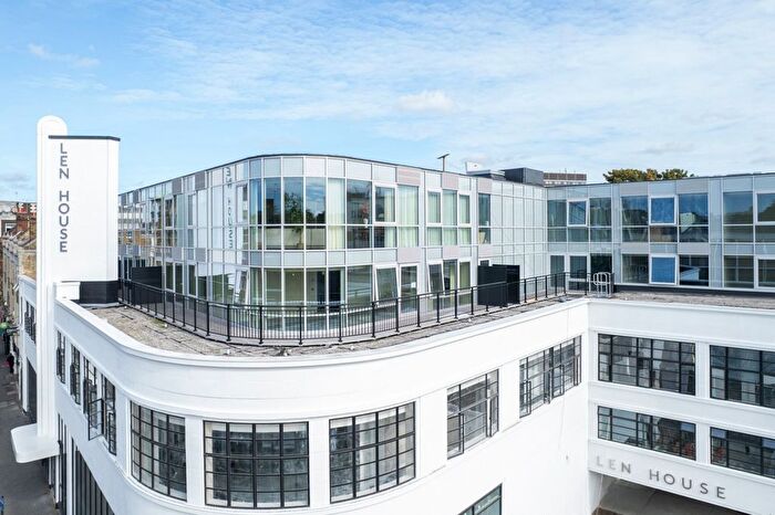2 Bedroom Flat To Rent In Plot, Len House, Maidstone, Kent, ME15